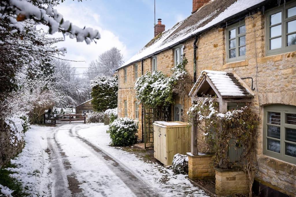 Charming 17Th Century Cotswold Cottage Adlestrop المظهر الخارجي الصورة