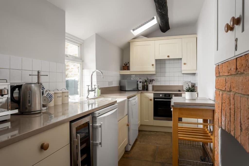 Charming 17Th Century Cotswold Cottage Adlestrop المظهر الخارجي الصورة