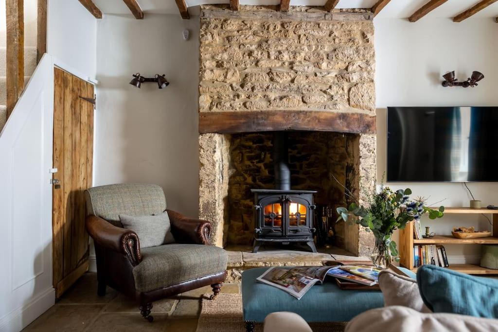 Charming 17Th Century Cotswold Cottage Adlestrop المظهر الخارجي الصورة