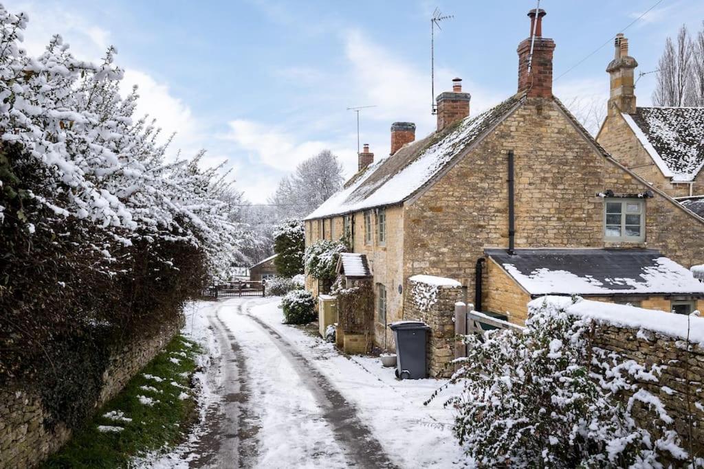 Charming 17Th Century Cotswold Cottage Adlestrop المظهر الخارجي الصورة