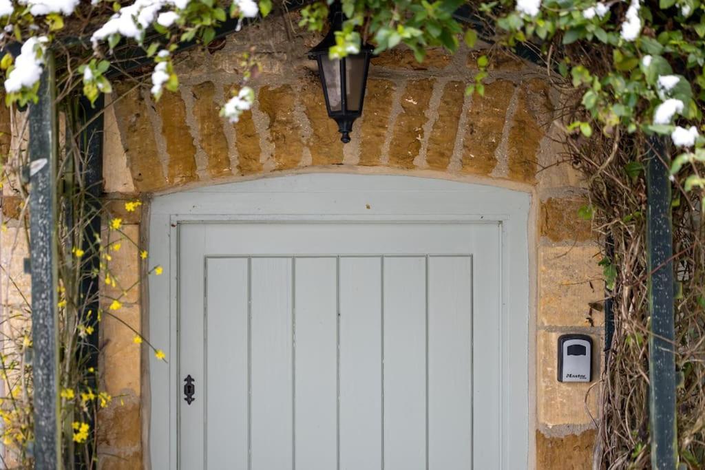 Charming 17Th Century Cotswold Cottage Adlestrop المظهر الخارجي الصورة