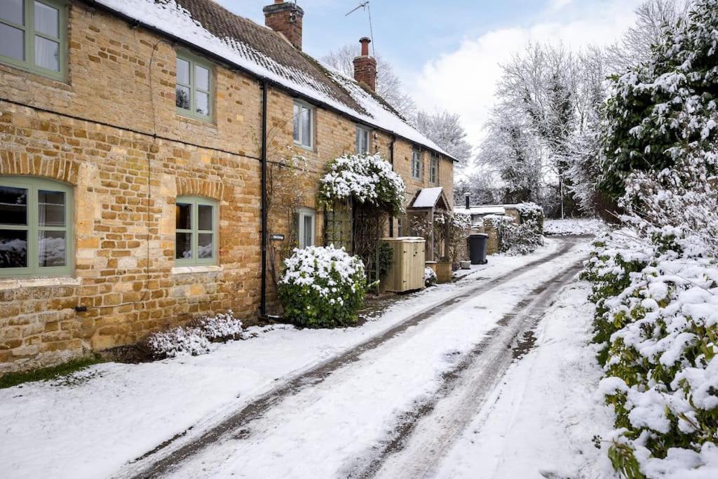 Charming 17Th Century Cotswold Cottage Adlestrop المظهر الخارجي الصورة