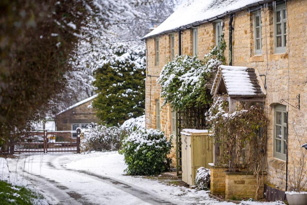 Charming 17Th Century Cotswold Cottage Adlestrop المظهر الخارجي الصورة