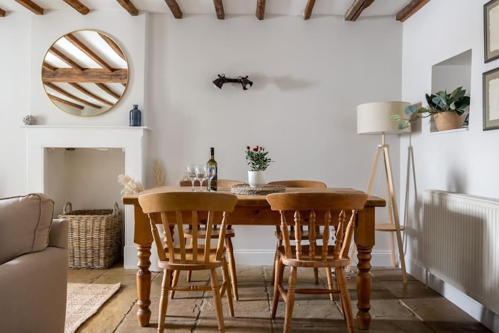 Charming 17Th Century Cotswold Cottage Adlestrop المظهر الخارجي الصورة