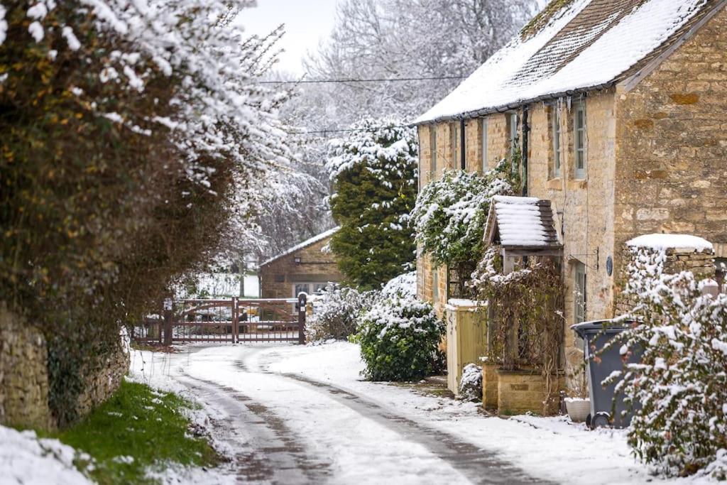 Charming 17Th Century Cotswold Cottage Adlestrop المظهر الخارجي الصورة